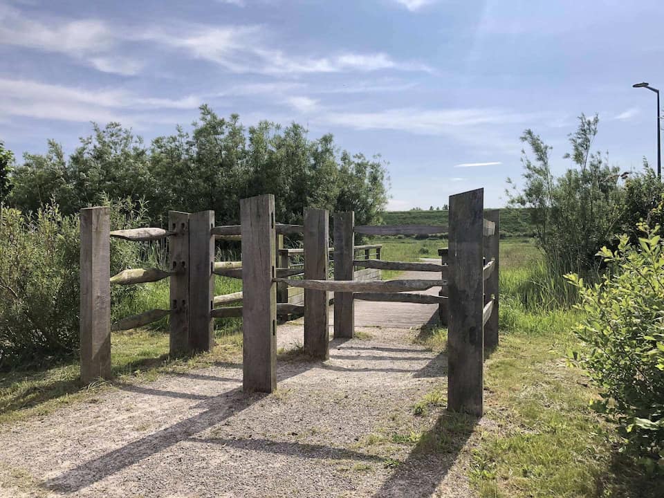 Sentier pédestre aménagé à Gravelines : parcours nature pour randonneurs et cyclistes